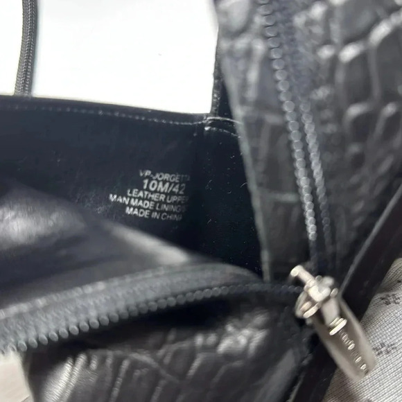 Vince Camuto’s embossed, leather ankle boots black size 10 medium - Picture 8 of 8